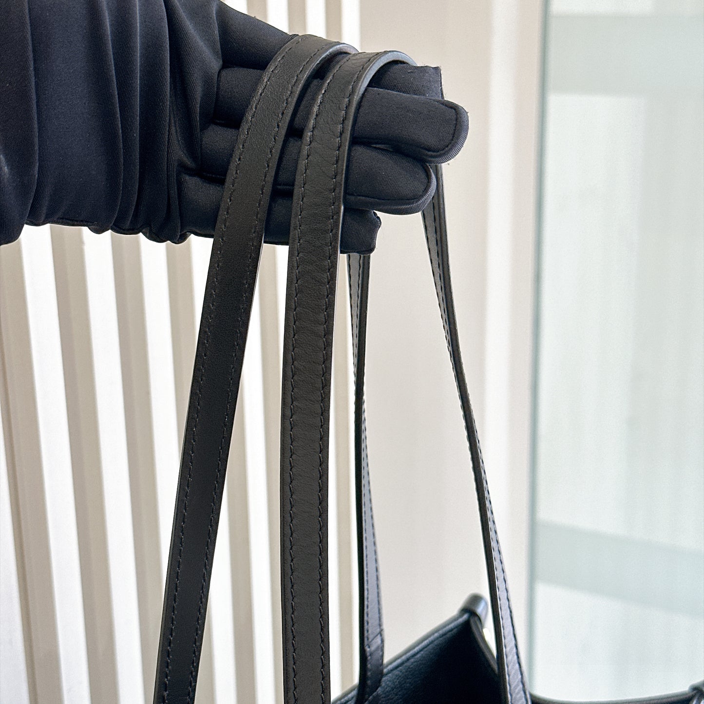 LV On The Go MM in Black