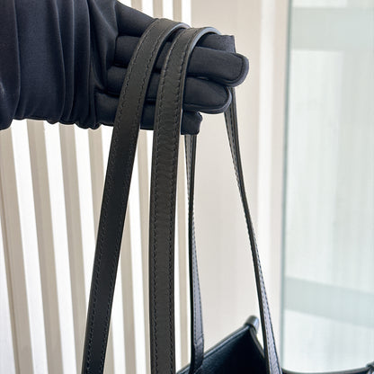 LV On The Go MM in Black