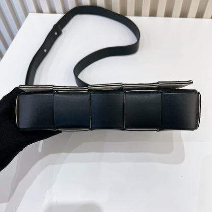 Bottega Veneta Cassette in Black