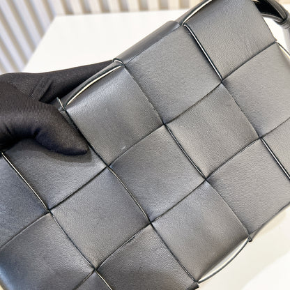 Bottega Veneta Cassette in Black