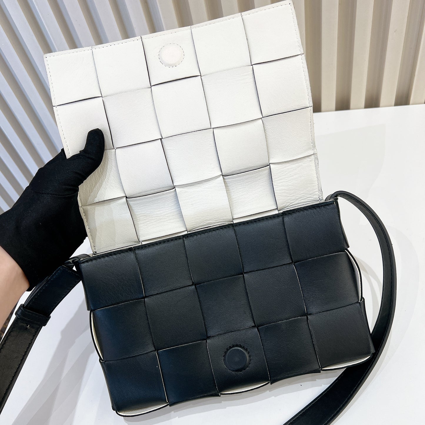 Bottega Veneta Cassette in Black