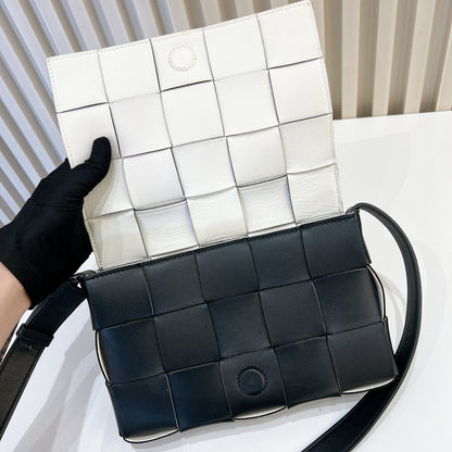 Bottega Veneta Cassette in Black