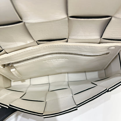 Bottega Veneta Cassette in Black