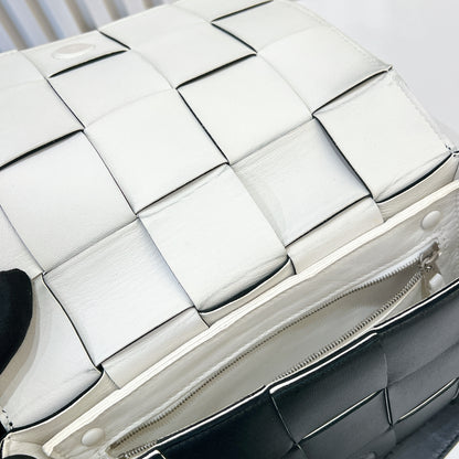Bottega Veneta Cassette in Black