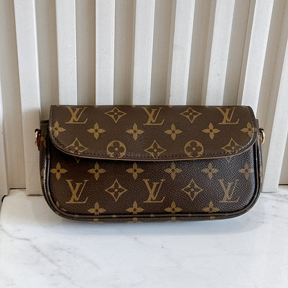 LV Monogram Ivy WOC