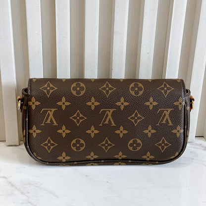 LV Monogram Ivy WOC