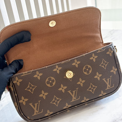 LV Monogram Ivy WOC