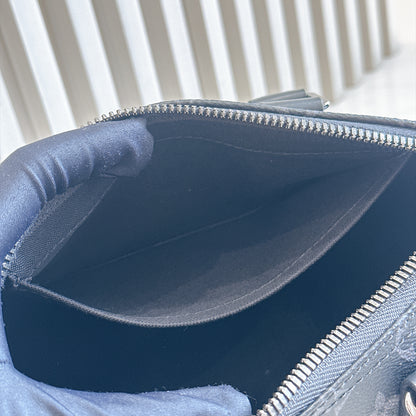 LV Keepall 25 in Monogram Eclipse