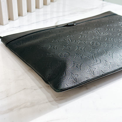 LV Discovery Pochette in Shadow Monogam