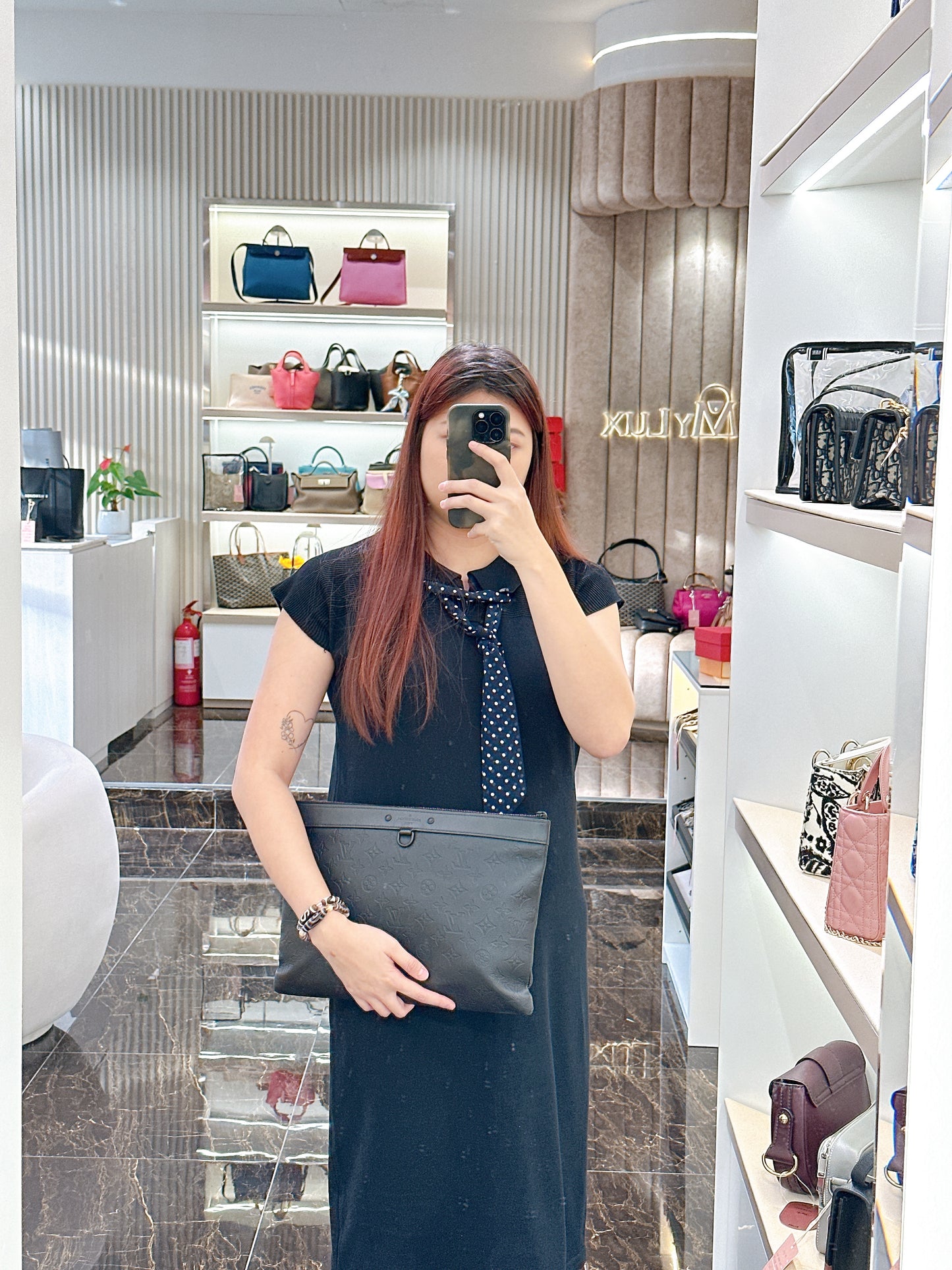 LV Discovery Pochette in Shadow Monogam