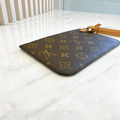 LV Neverfull Monogram Pouch