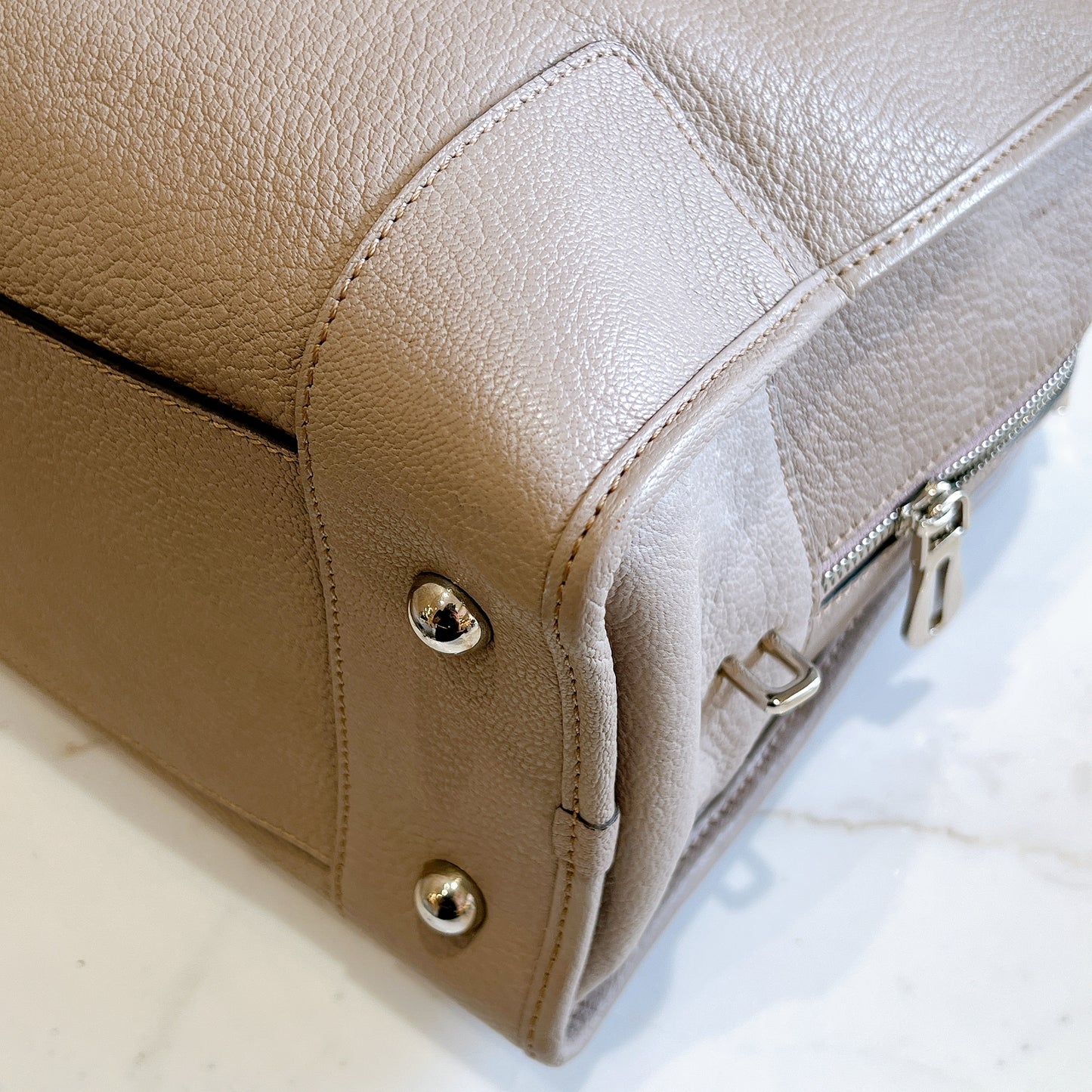 Loewe Amazona 36 in Gray