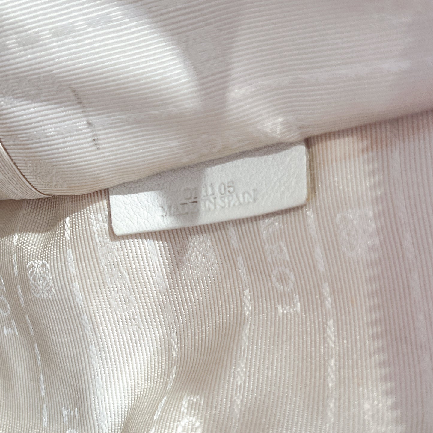 Loewe Amazona 36 in Gray