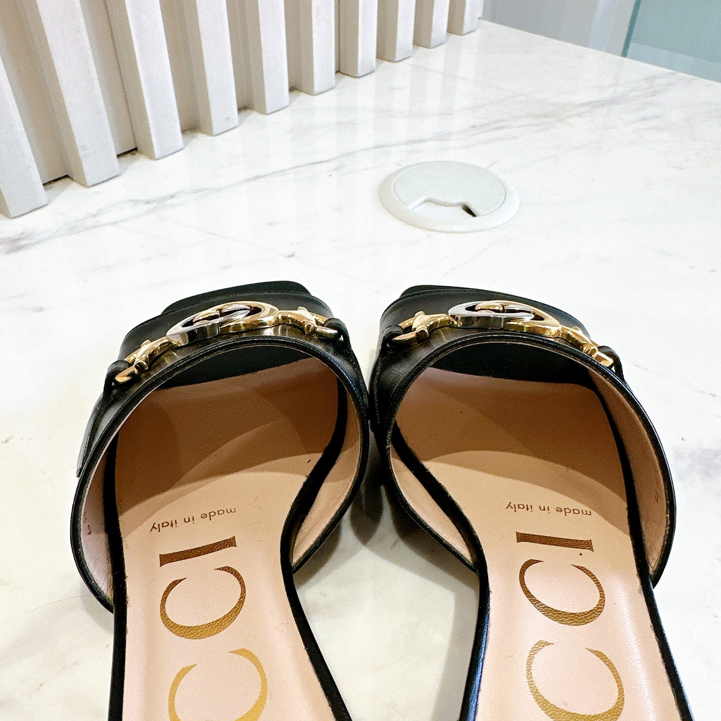 Gucci Zumi Leather Slide Sandals
