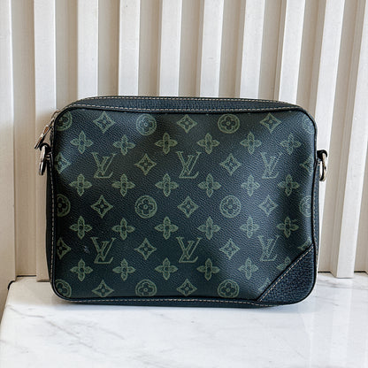 LV Trio Messenger Dark Green