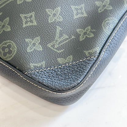LV Trio Messenger Dark Green
