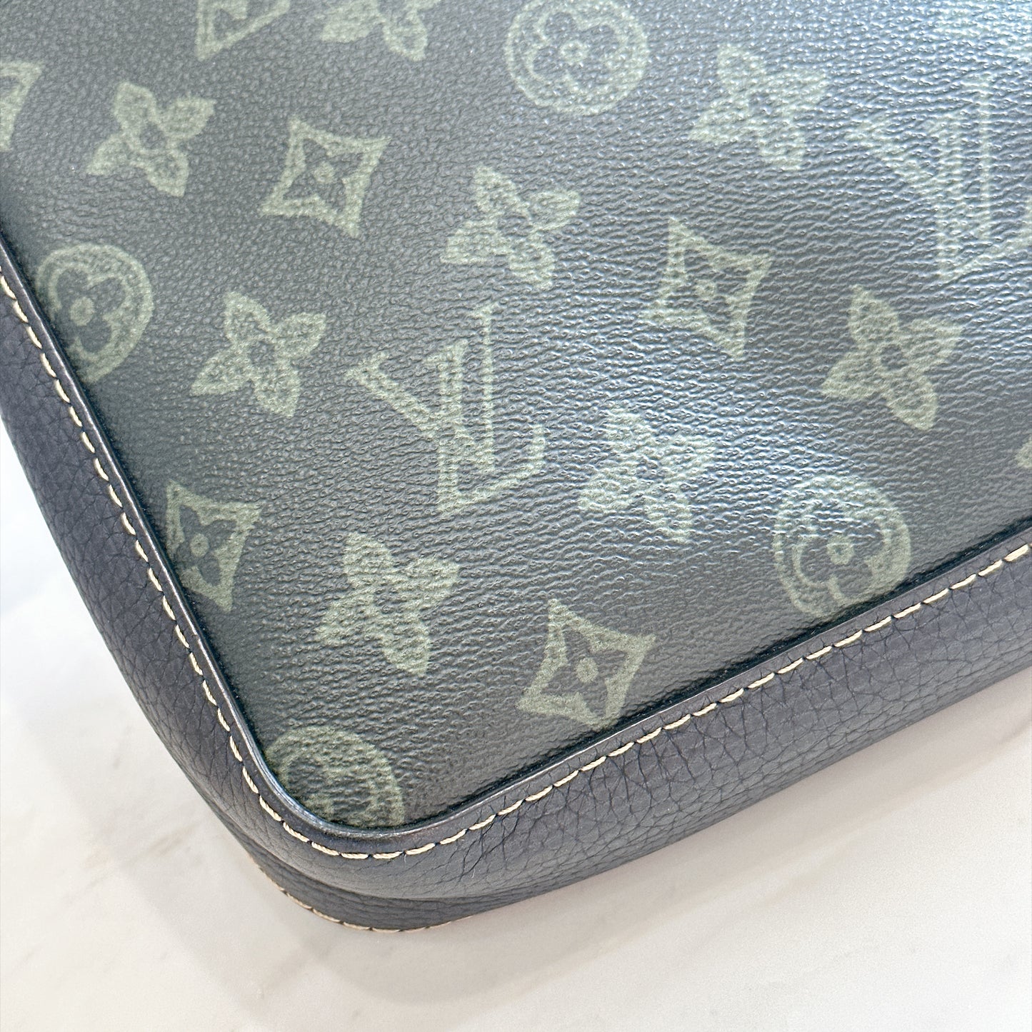 LV Trio Messenger Dark Green