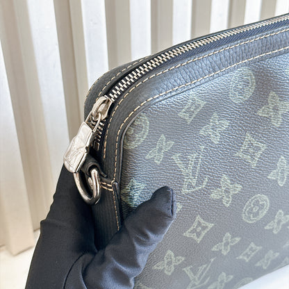 LV Trio Messenger Dark Green