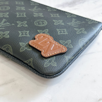 LV Trio Messenger Dark Green