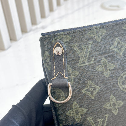 LV Trio Messenger Dark Green