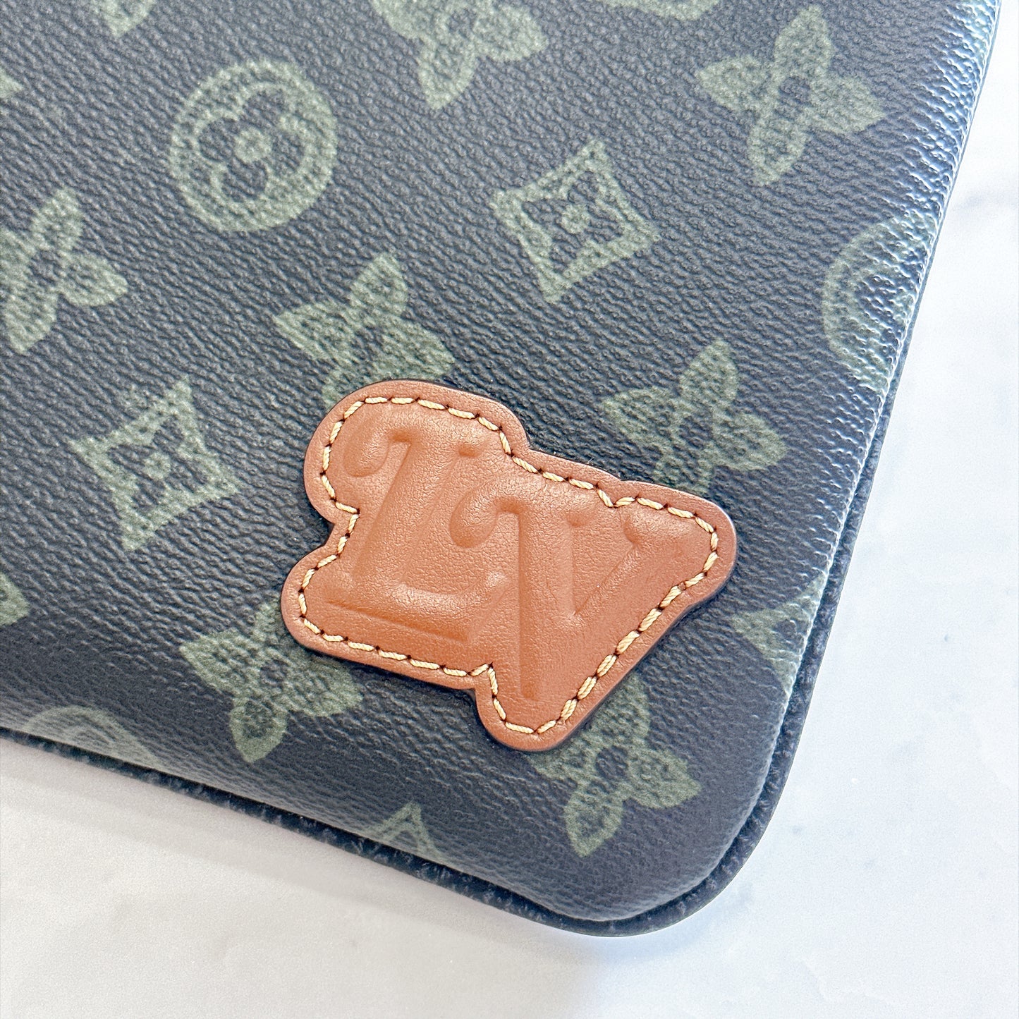 LV Trio Messenger Dark Green