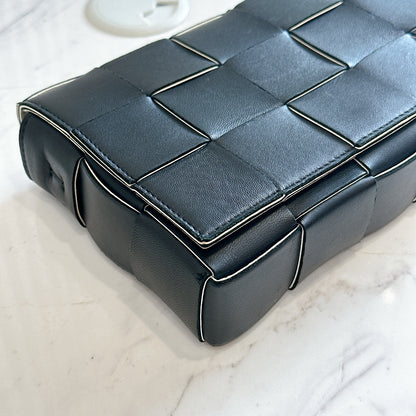 Bottega Veneta Cassette in Black