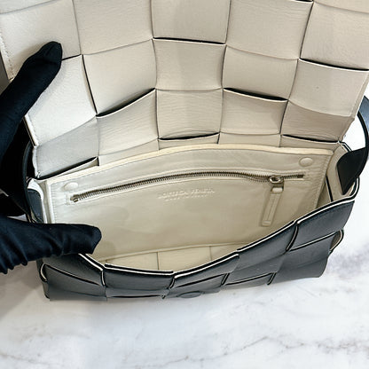 Bottega Veneta Cassette in Black