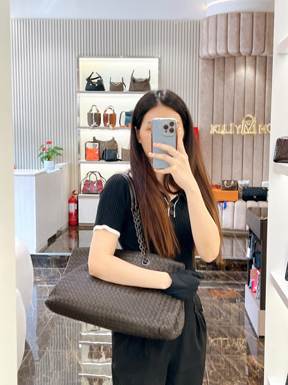 Bottega Veneta Intrecciato Medium Tote