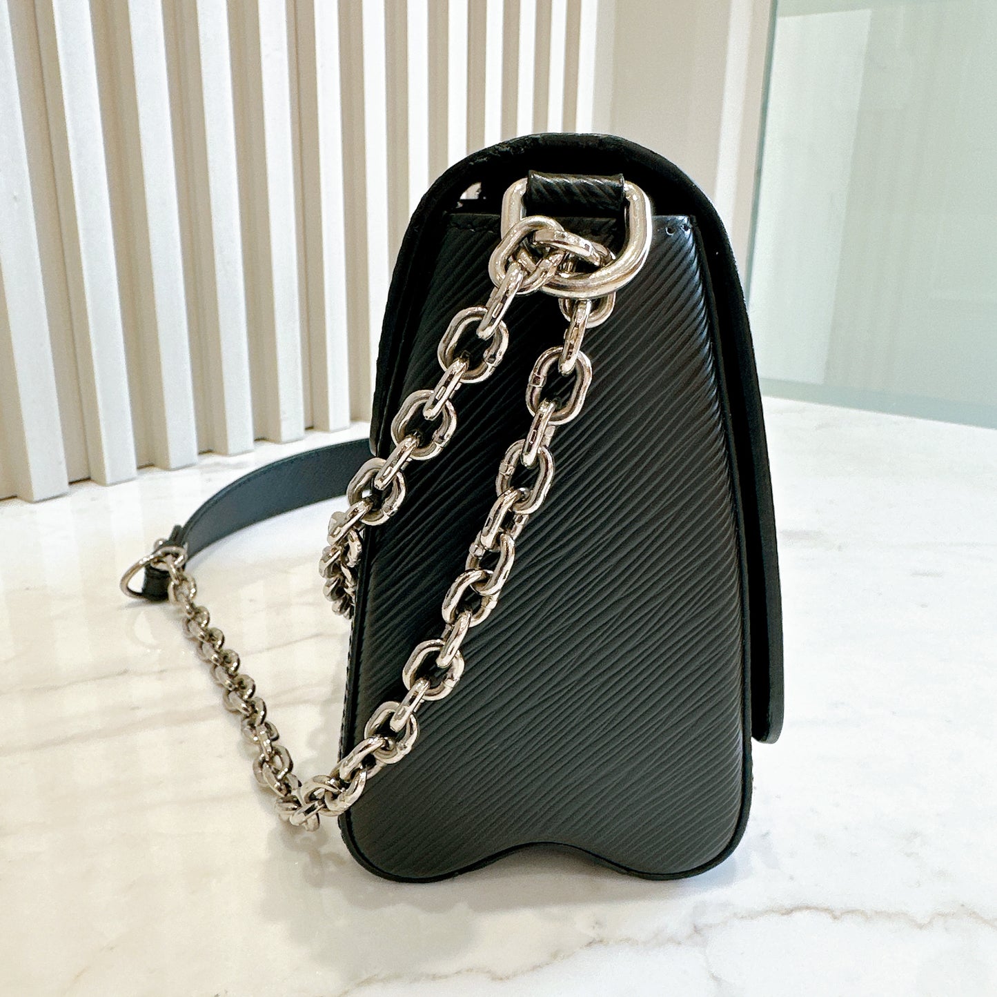 LV Twist MM in Black Epi Leather