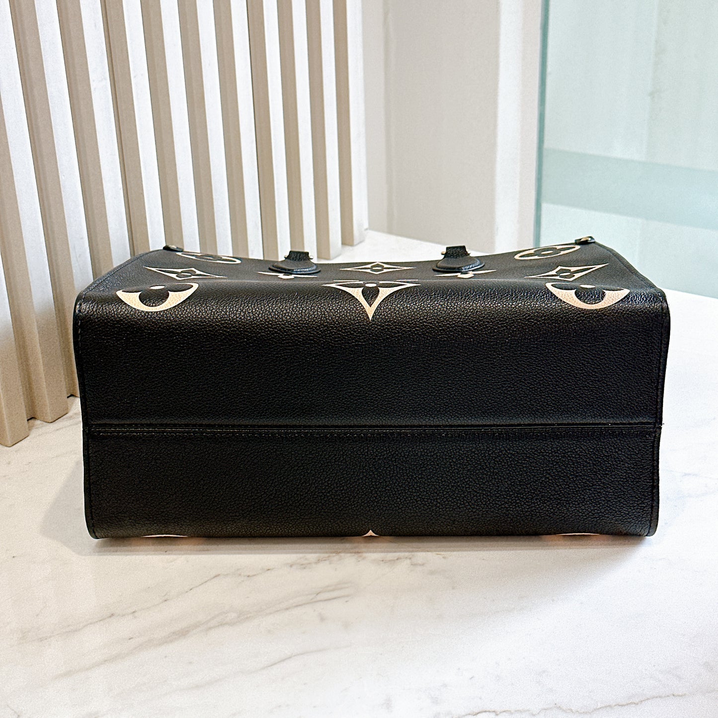 LV On The Go MM in Black and Creme