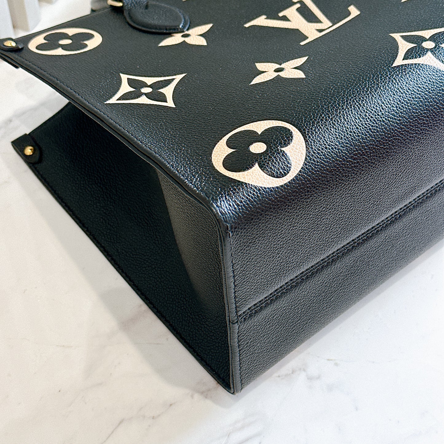 LV On The Go MM in Black and Creme