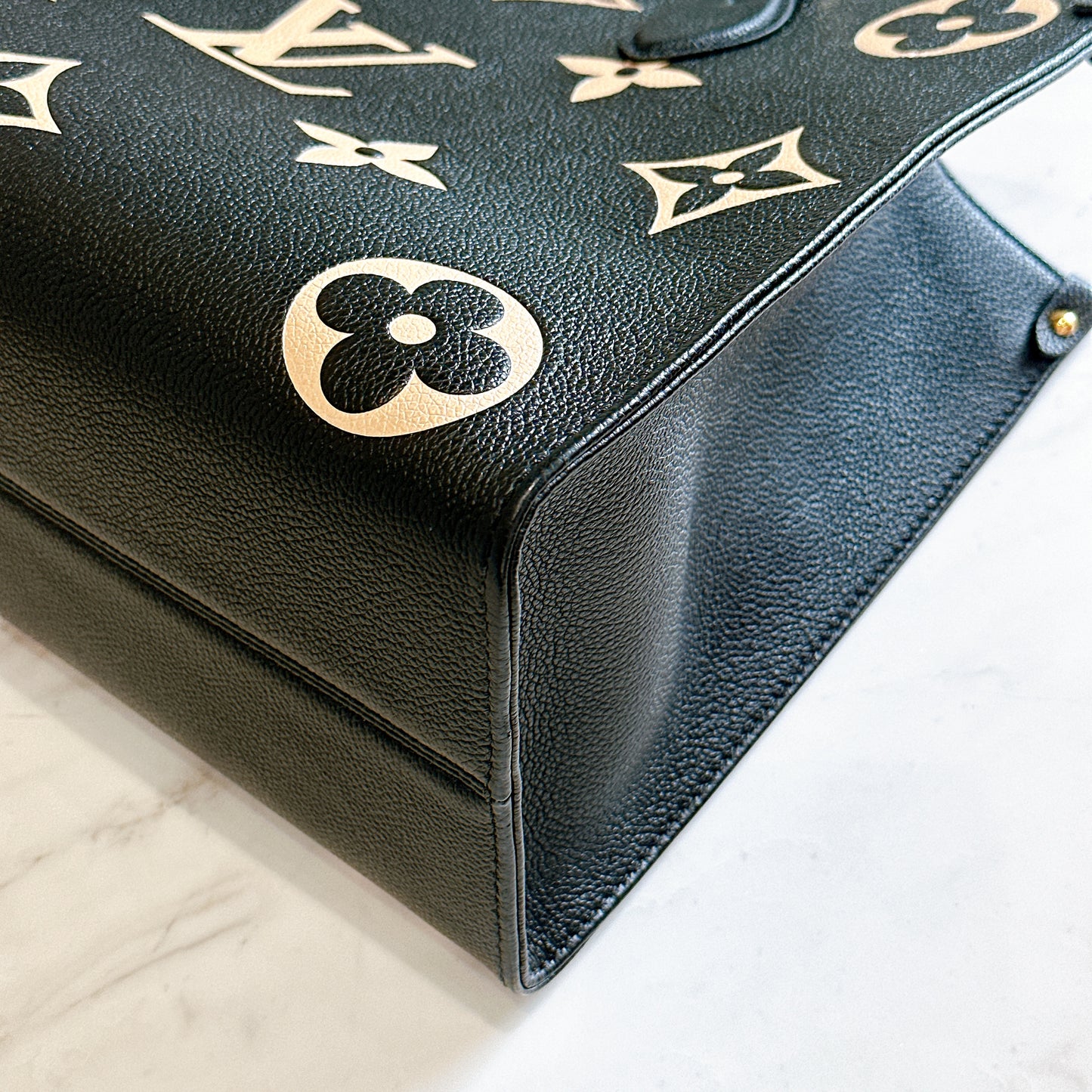 LV On The Go MM in Black and Creme