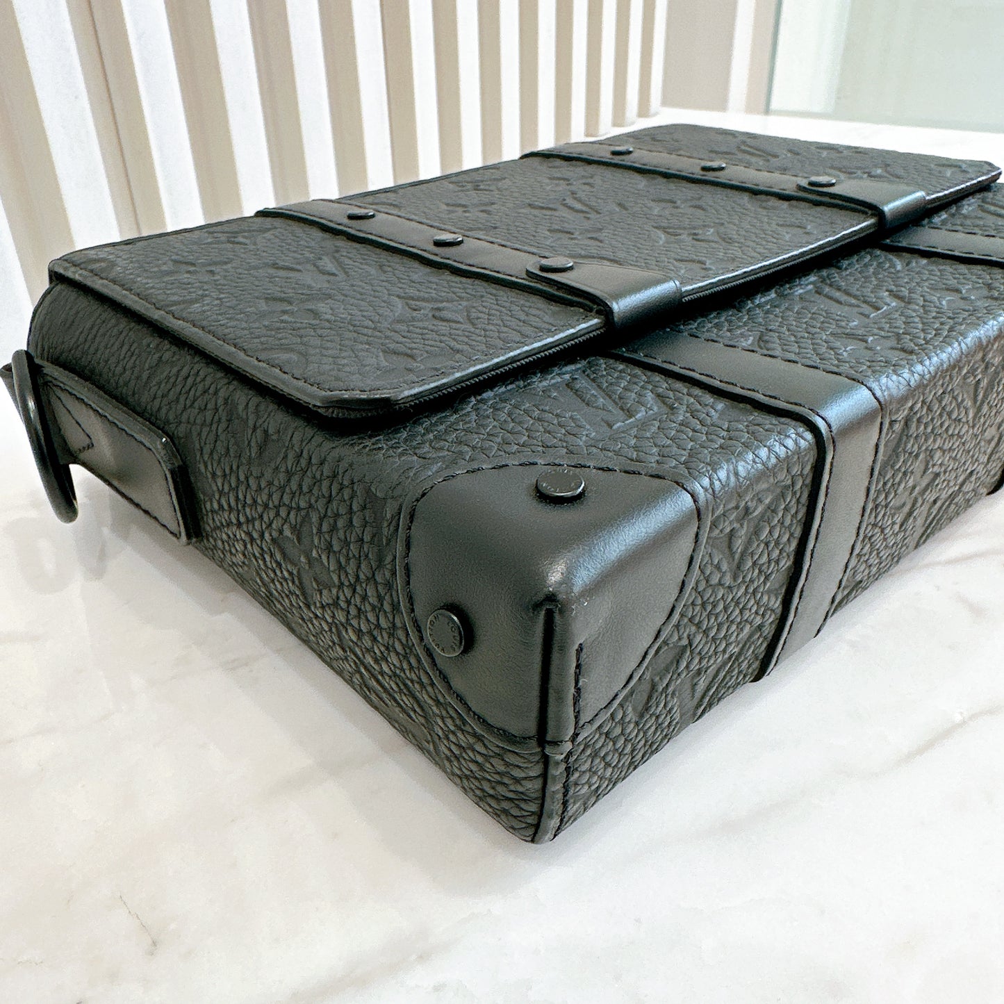 LV Trunk Messenger