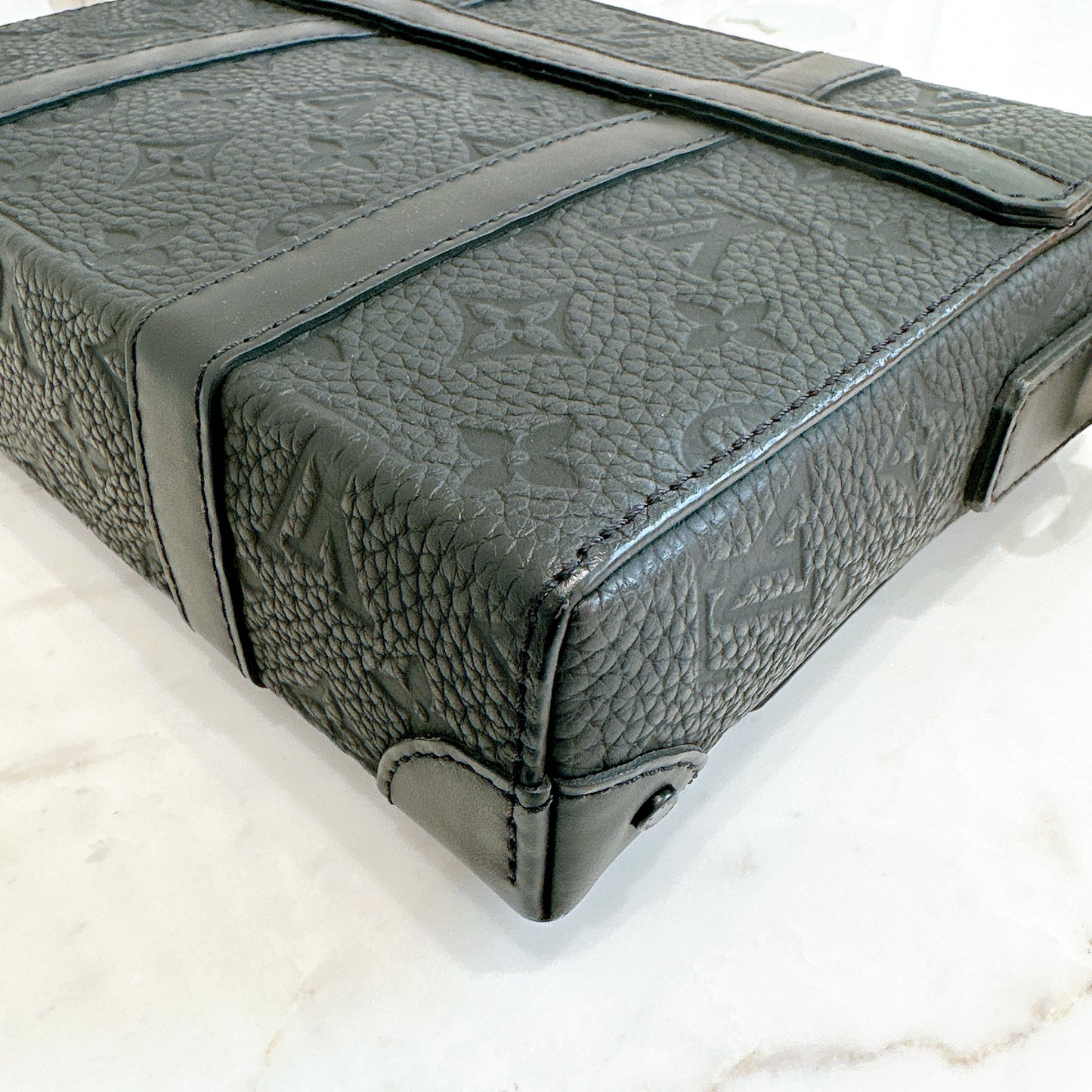 LV Trunk Messenger