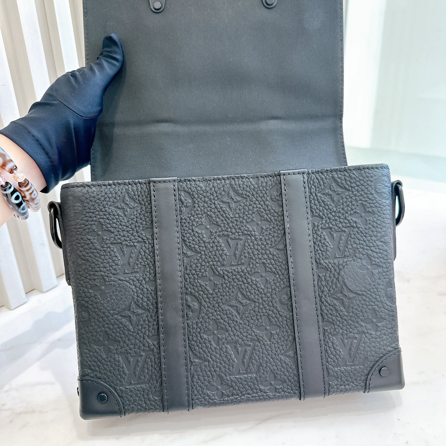 LV Trunk Messenger