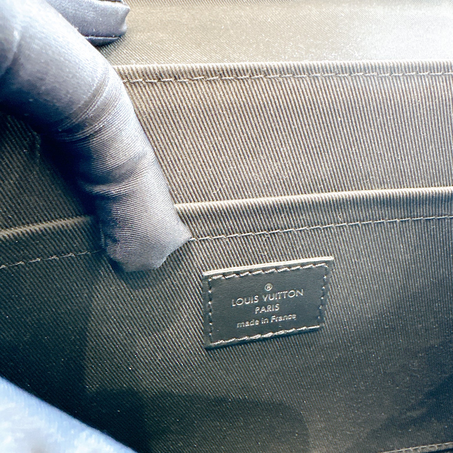 LV Trunk Messenger