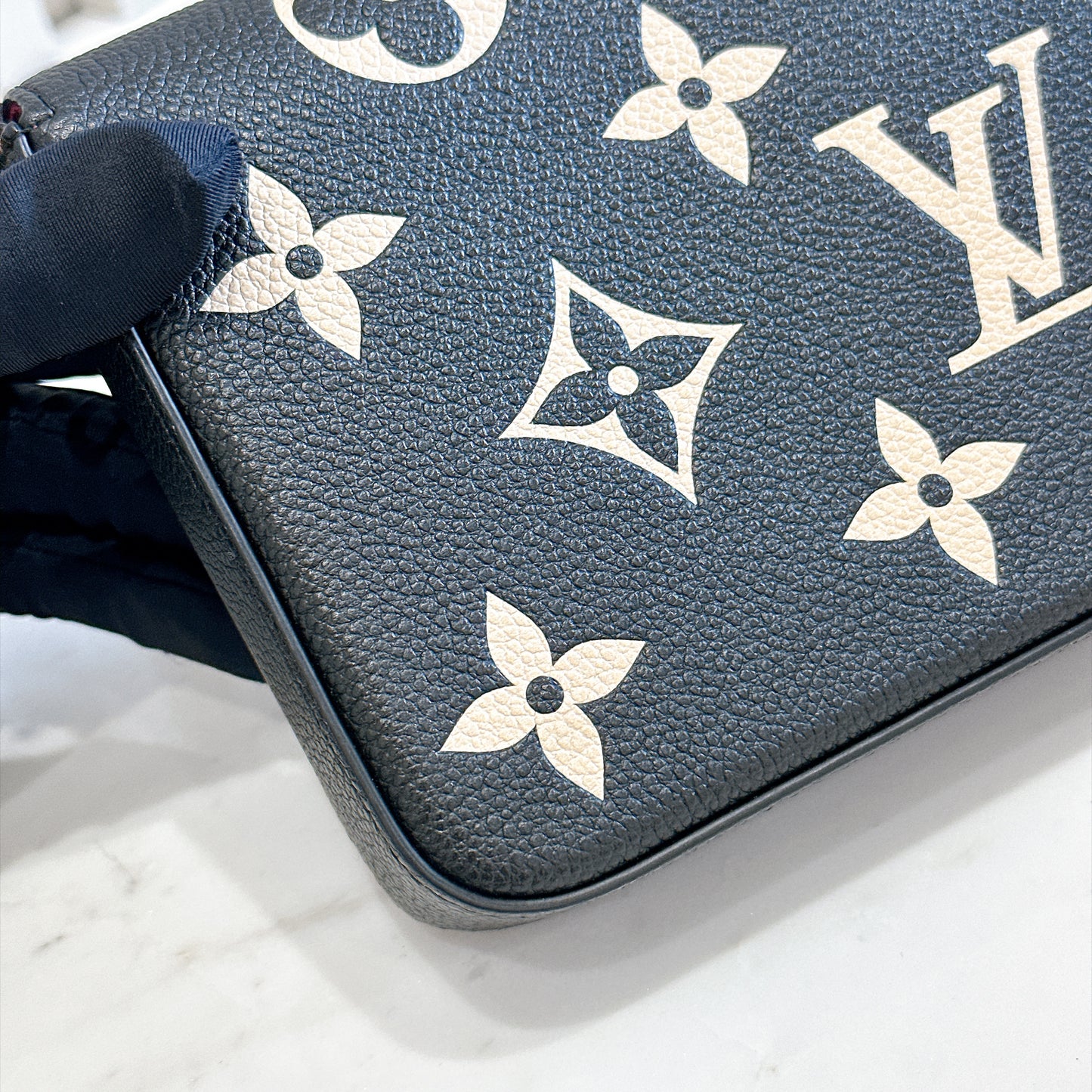 LV Bicolour Felicie Pochette in Black/Creme