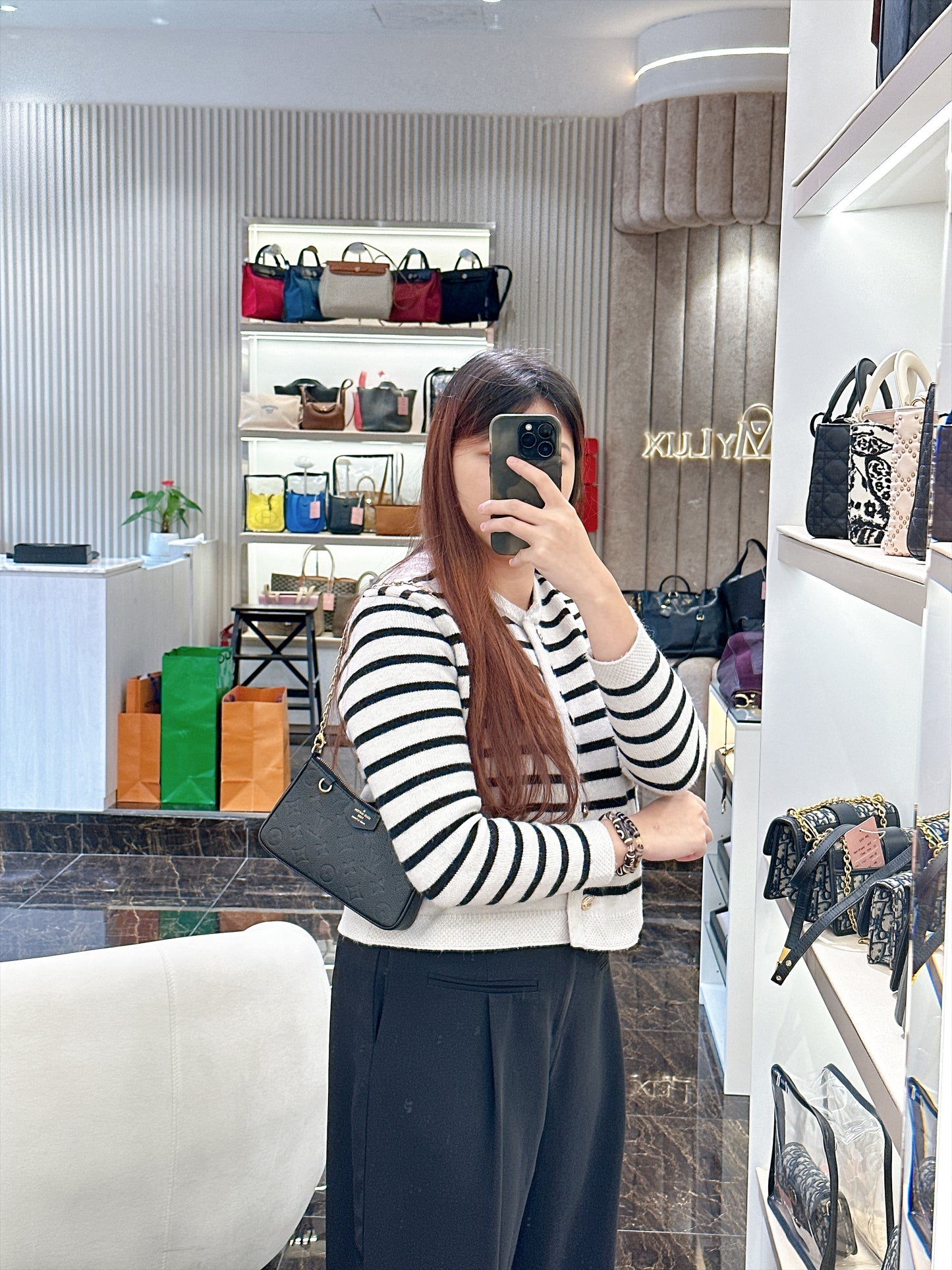 LV Easy Pouch in Black