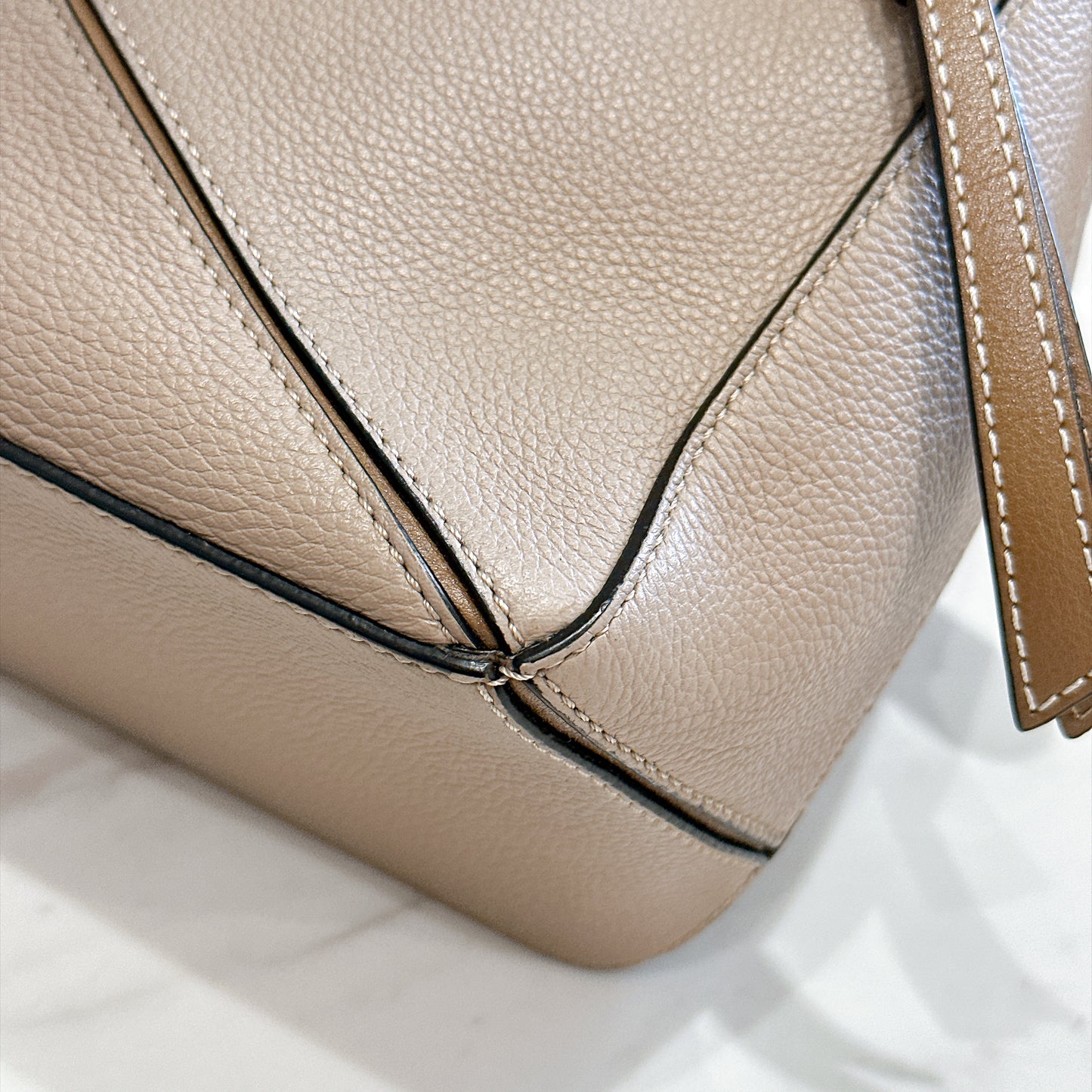 Loewe Small Puzzle in Sand