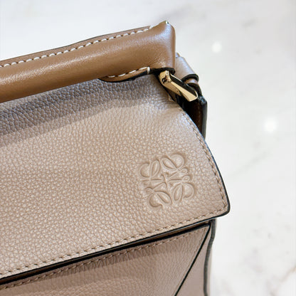 Loewe Small Puzzle in Sand
