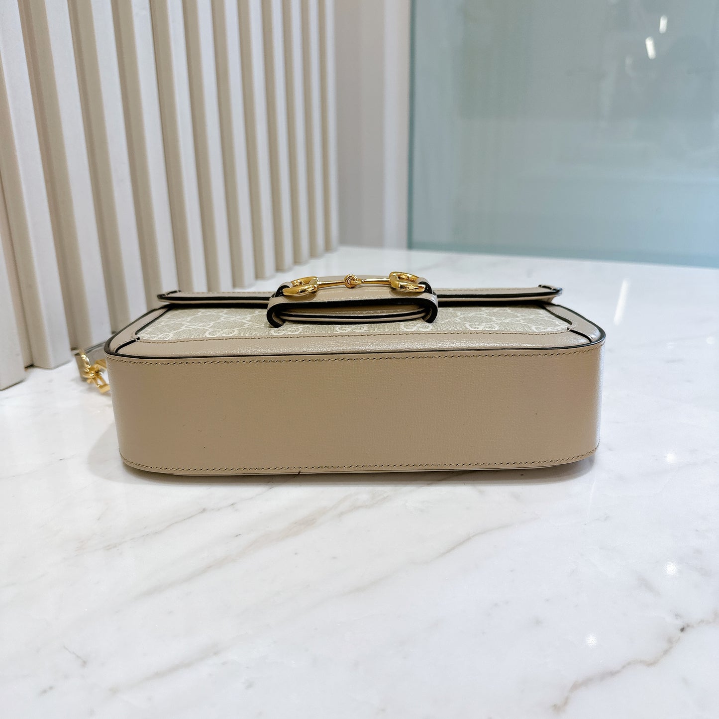 Gucci Horsebit 1955 East West in Beige/White