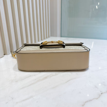 Gucci Horsebit 1955 East West in Beige/White
