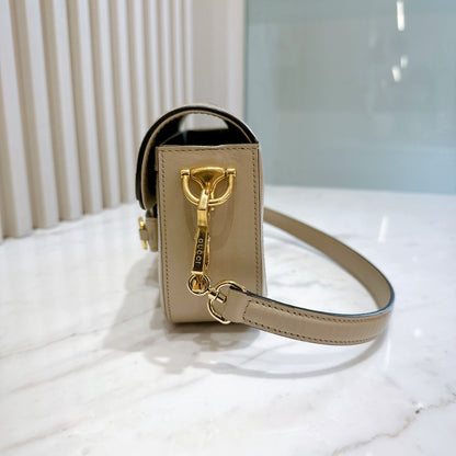 Gucci Horsebit 1955 East West in Beige/White