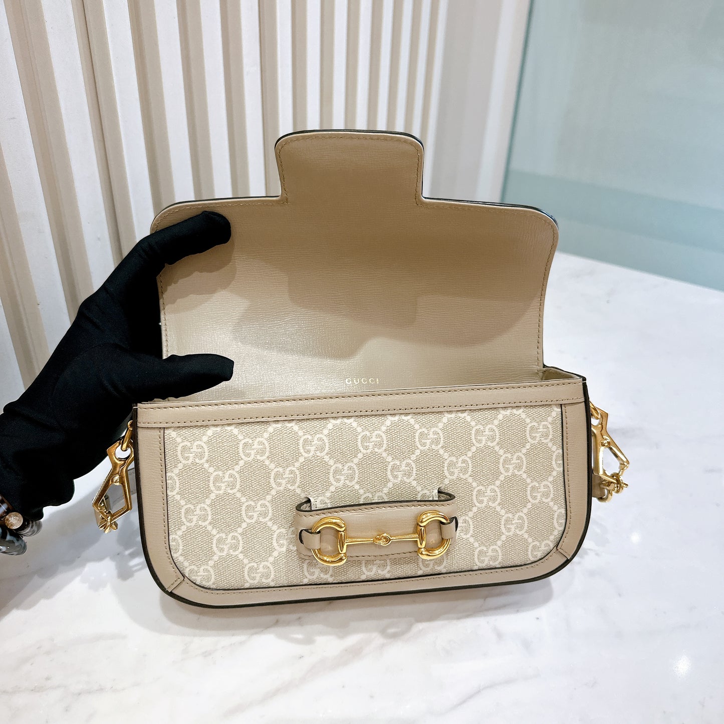 Gucci Horsebit 1955 East West in Beige/White