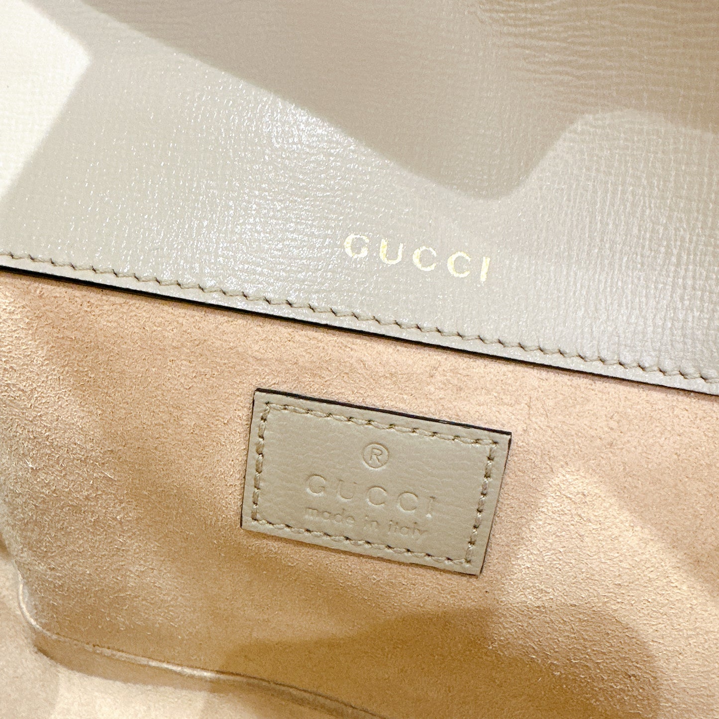 Gucci Horsebit 1955 East West in Beige/White