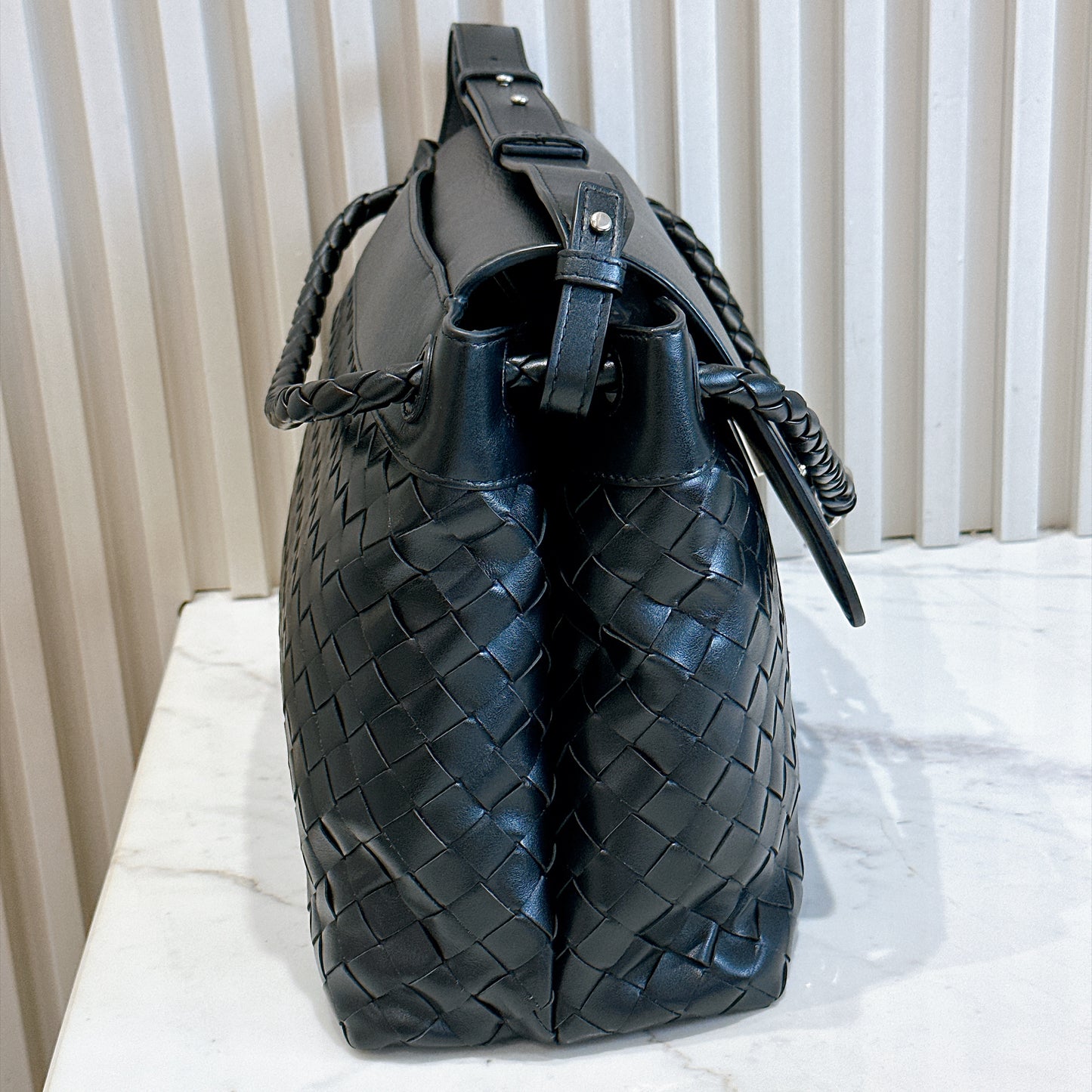 Bottega Veneta Andiamo Messenger in Black