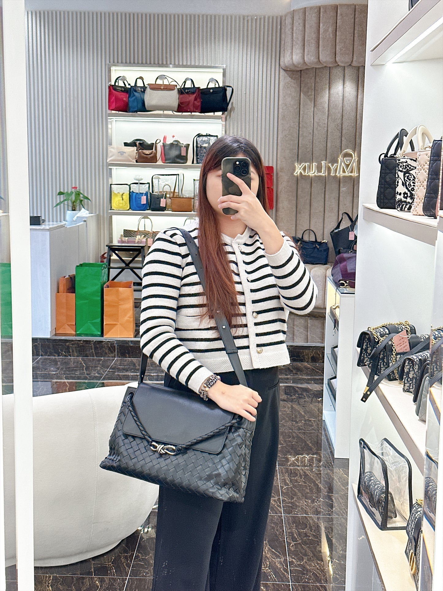 Bottega Veneta Andiamo Messenger in Black