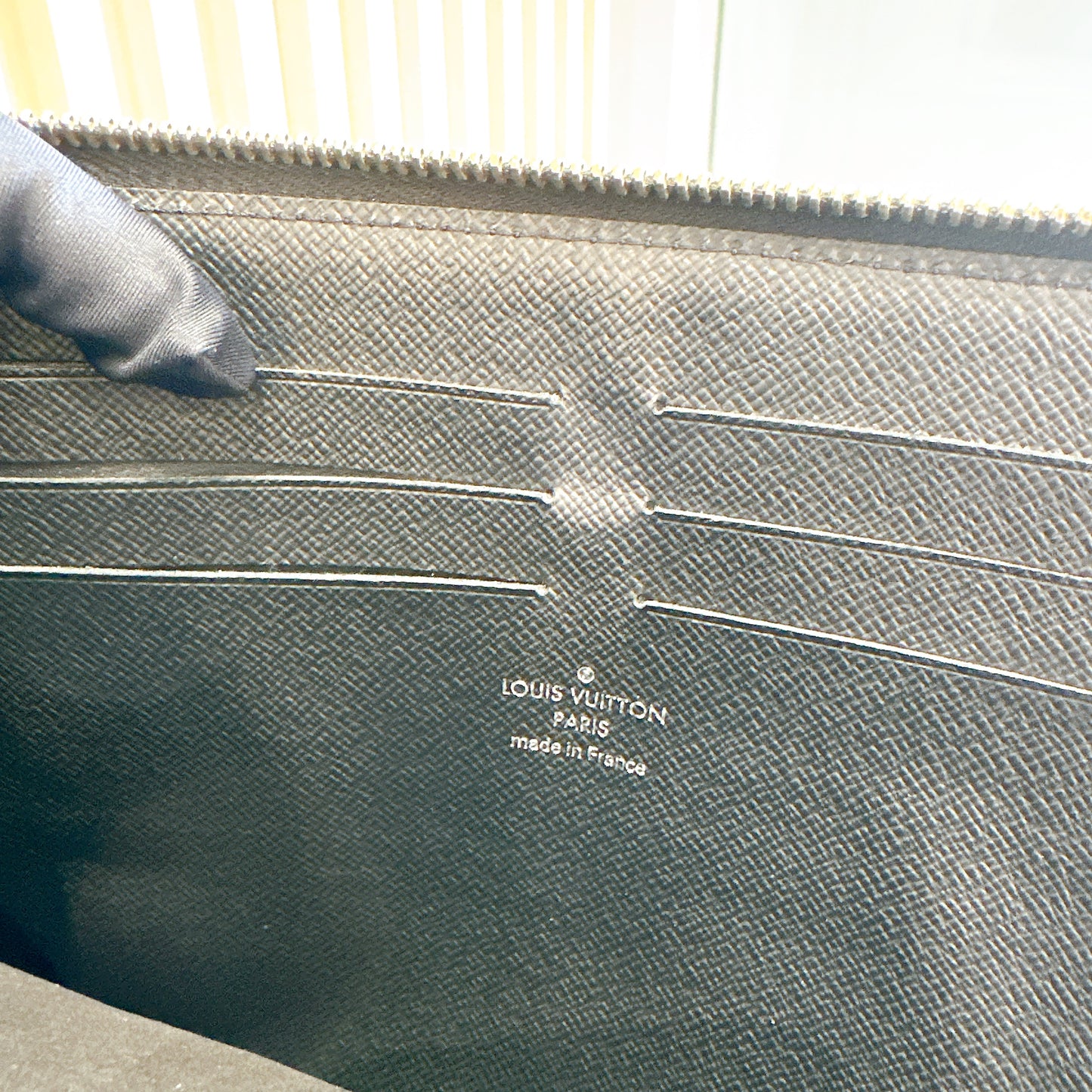 LV Epi Clutch in Black