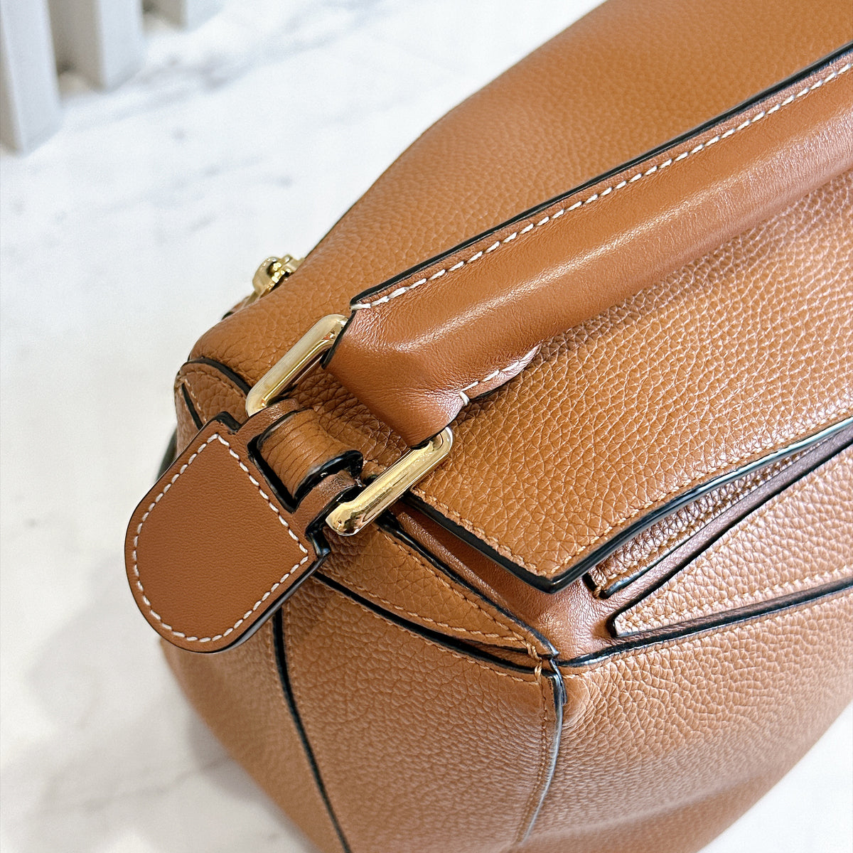 Loewe Puzzle Medium in Light Caramel