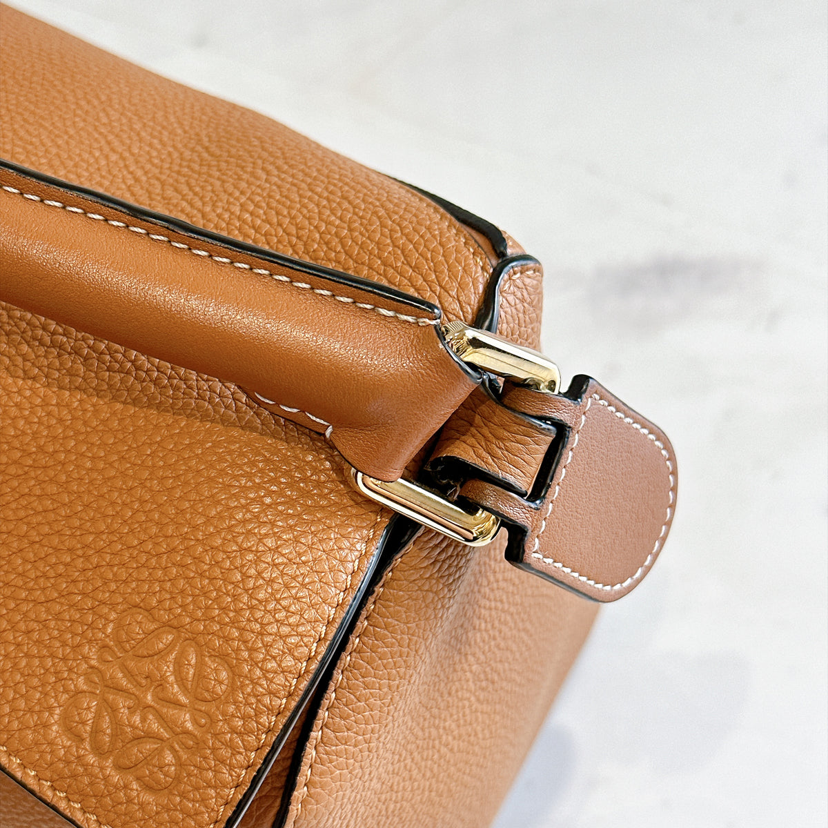 Loewe Puzzle Medium in Light Caramel